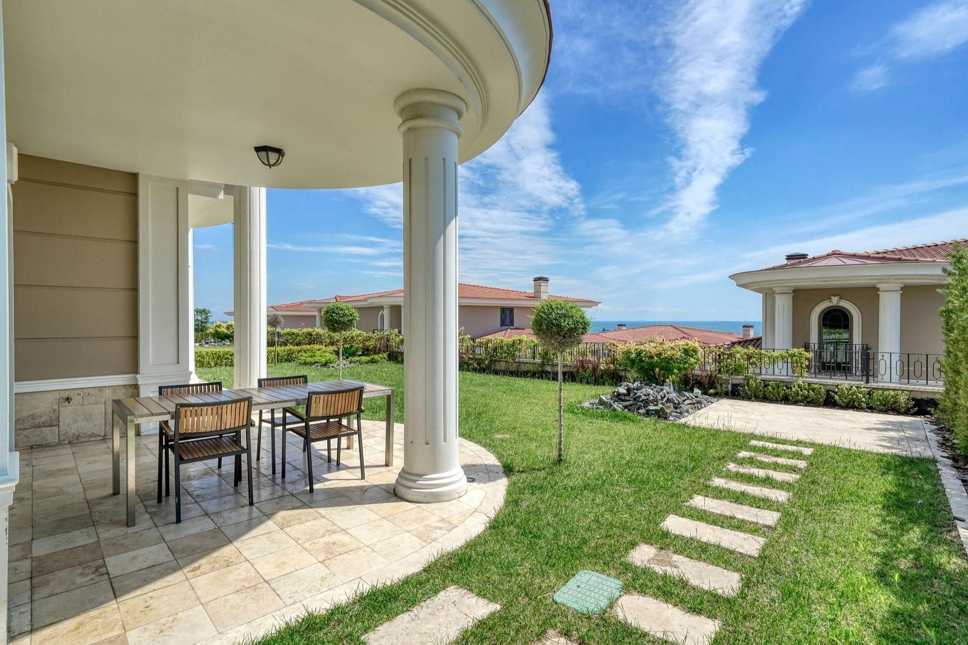 detail.propertyImage