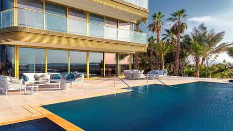 Luxurious Beachfront Villa in The World Islands, Dubai — 6/43