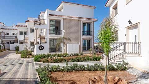 Deniz Manzaralı 3 Yatak Odalı Daire Yeniden Satışta, Girne — 2/34