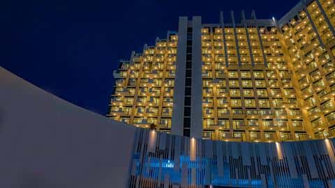 Apartments with Panoramic Views in Healthcare City, Dubai — 3/11