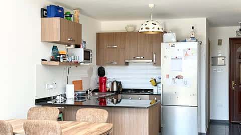 Klasik Akdeniz Tarzında Tek Yatak Odalı Çağdaş Loft — 3/15