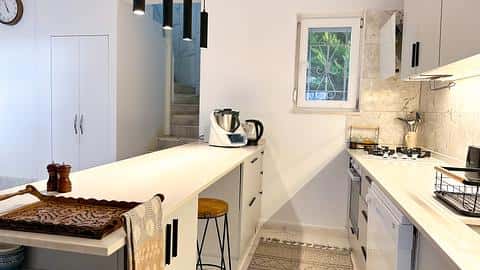 Villa 2+1 entièrement meublée avec jardin, terrasses et accès à la piscine à Kargicak — 4/23