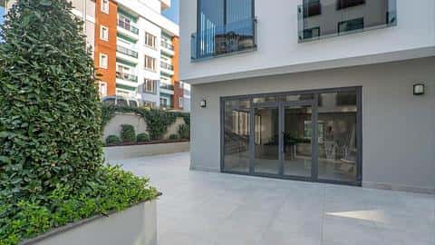 Magasin commercial spacieux éligible à la citoyenneté à vendre à Alanya Oba | Emplacement central | Revenu locatif élevé — 5/11