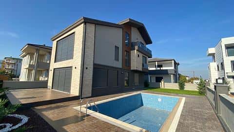 Villa nueva ubicada en Döşemealtı al norte de Antalya — 4/35