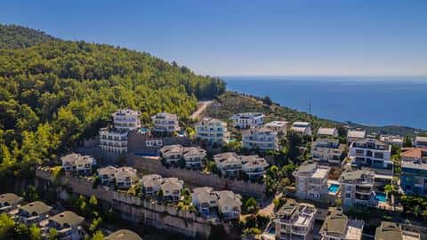 Duplex Luxueux 3+1 avec Vues Panoramiques sur la Mer, la Nature et la Ville — 2/31