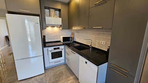 Appartement 1+1 Meublé à Vendre au Centre d'Alanya Proche Plage — 5/14