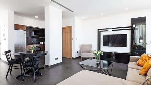 Achetez un appartement d'une chambre à Girne, Chypre du Nord - Emplacement au centre-ville — 9/24