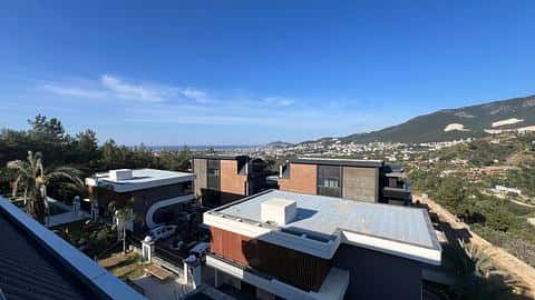 Villas Individuelles de 4 Chambres à Alanya Oba avec Piscine Privée et Jardin — 3/30