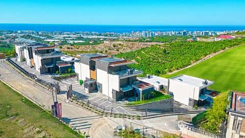 Villas de Luxe à Vendre à Kargicak | Vue sur la Mer et le Château — 2/22