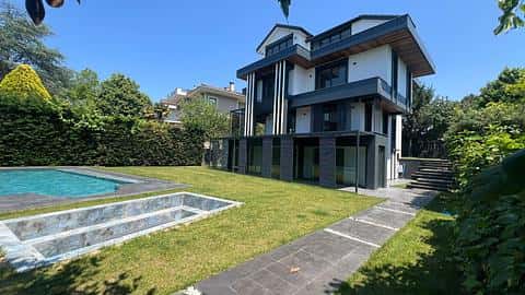 Villa à vendre à Beykoz Istanbul avec jardin privé et sécurité — 2/17
