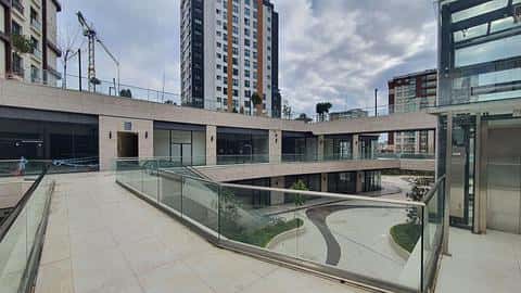 Espace commercial principal à Bagcilar, centre-ville d'Istanbul à vendre — 10/15