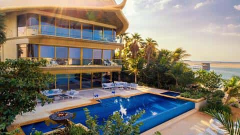 Luxurious Beachfront Villa in The World Islands, Dubai — 5/43
