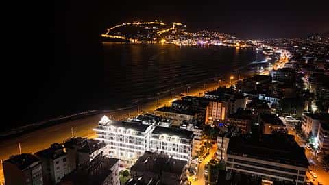 Premier ligne à la mer Appartement à vendre au centre d'Alanya | Revenus locatifs élevés — 3/48