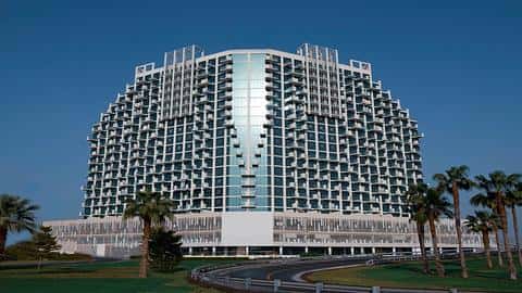 Apartments with Panoramic Views in Healthcare City, Dubai — 6/11