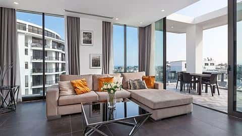 Achetez un appartement d'une chambre à Girne, Chypre du Nord - Emplacement au centre-ville — 7/24