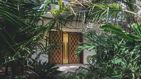 Luxurious Beachfront Villa in The World Islands, Dubai — 7/43