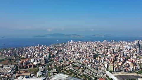 Spectacular tower in the city’s new Center, Kartal, Istanbul — 6/19