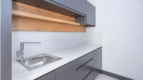 Bureau 2+1 à vendre à Alanya | À 100 mètres du nouveau bâtiment municipal | Cuisine séparée | Rendement locatif élevé — 4/15
