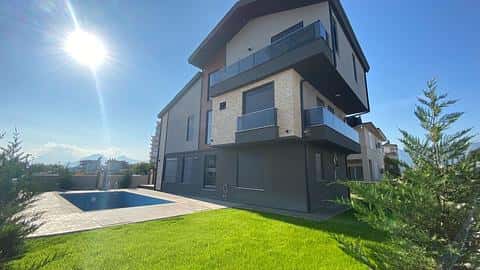 Villa nueva ubicada en Döşemealtı al norte de Antalya — 3/35