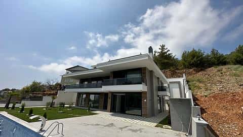 Alanya Tepe Villa with 5 Bedrooms for Sale, Offering Sea View and Citizenship — 5/67