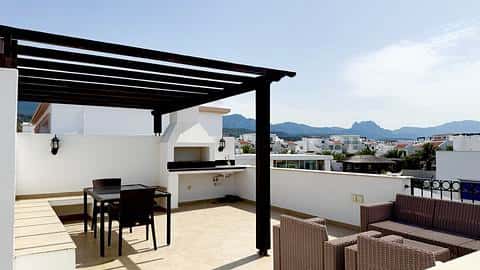 Ático completamente amueblado de 3 dormitorios con terraza en la azotea y barbacoa exterior — 2/22