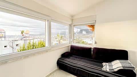 Villa 2+1 entièrement meublée avec jardin, terrasses et accès à la piscine à Kargicak — 10/23