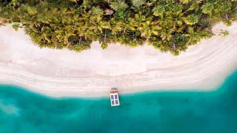 Luxurious Beachfront Villa in The World Islands, Dubai — 9/43
