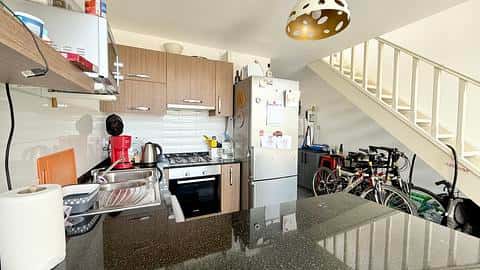 Klasik Akdeniz Tarzında Tek Yatak Odalı Çağdaş Loft — 10/15