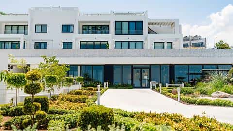 Stunning Fully Furnished Apartment with Panoramic Roof Terrace  — 4/25