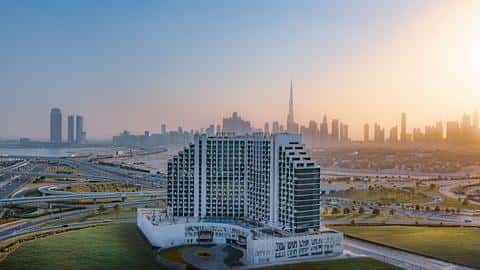 Apartments with Panoramic Views in Healthcare City, Dubai — 5/11