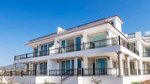 Deniz Manzaralı 3 Yatak Odalı Daire Yeniden Satışta, Girne — 4/34