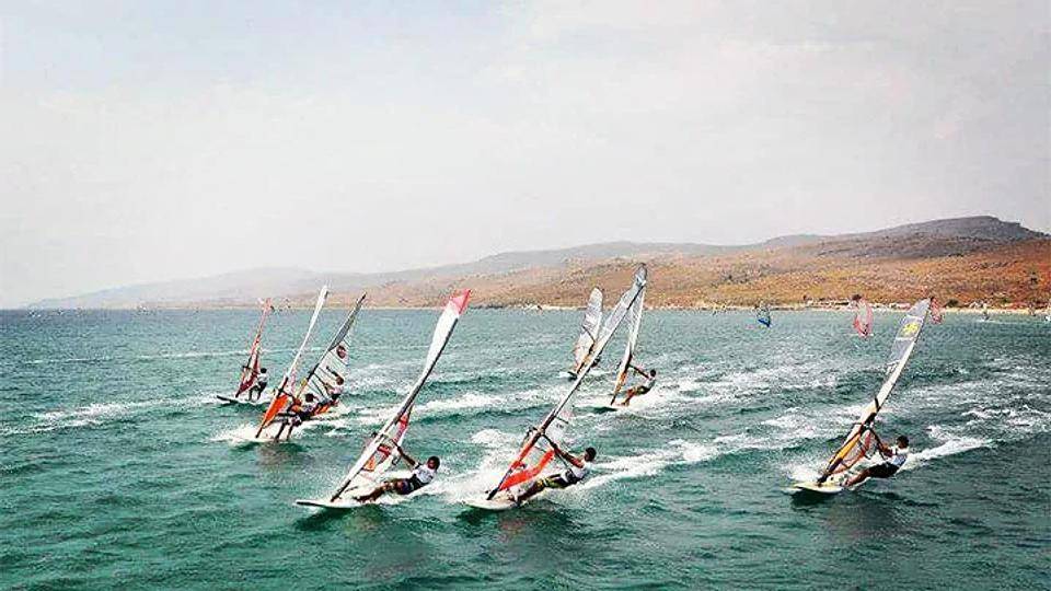 Irreemplazable para los entusiastas del surf con sus vientos y playas favorables: Gökçeada