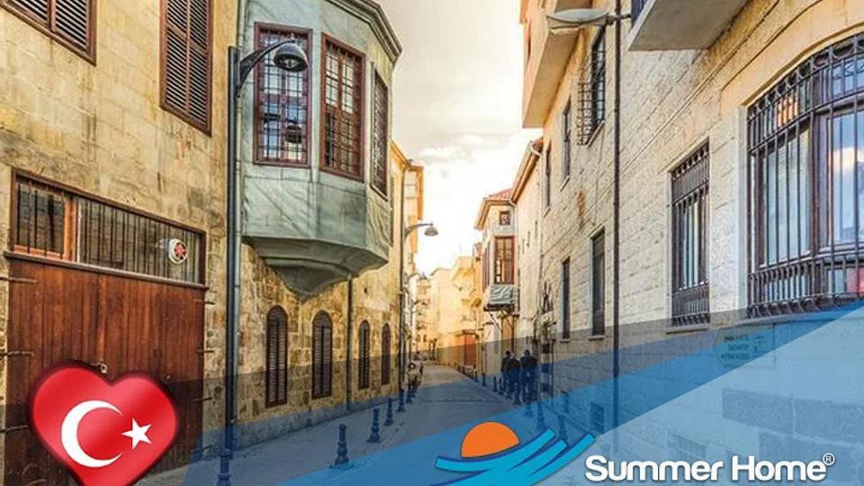 Eine Sonne geht aus dem Osten auf