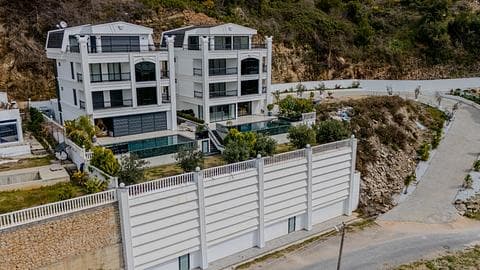 Villa avec piscine privée à Kargicak et vue panoramique sur le château — 1/24