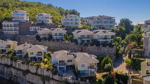 Duplex Luxueux 3+1 avec Vues Panoramiques sur la Mer, la Nature et la Ville — 1/31