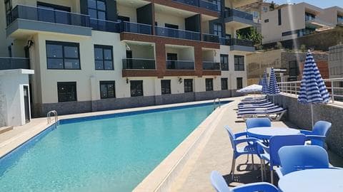 Appartement moderne de 3 chambres à vendre à Alanya, Kargicak avec accès à la piscine — 1/13