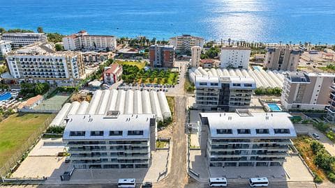 Apartamentet në Alanya Kargicak për Shitje - 1, 2, 3 Dhoma me Pishinë, Pranë Detit dhe Shtetësisë — 1/7