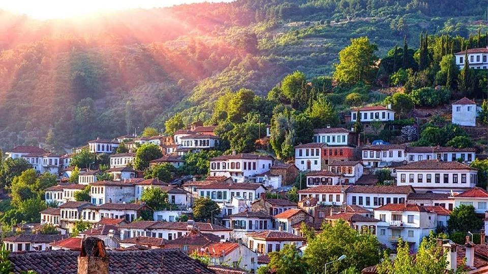 Старинный городок Ширинье