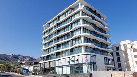 Achetez un appartement d'une chambre à Girne, Chypre du Nord - Emplacement au centre-ville — 1/24