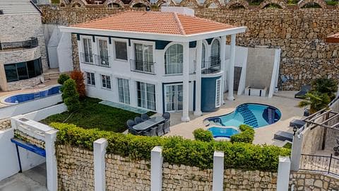 Villa de Luxe 4+1 avec Vue sur Mer à Vendre à Alanya Kargicak — 1/26