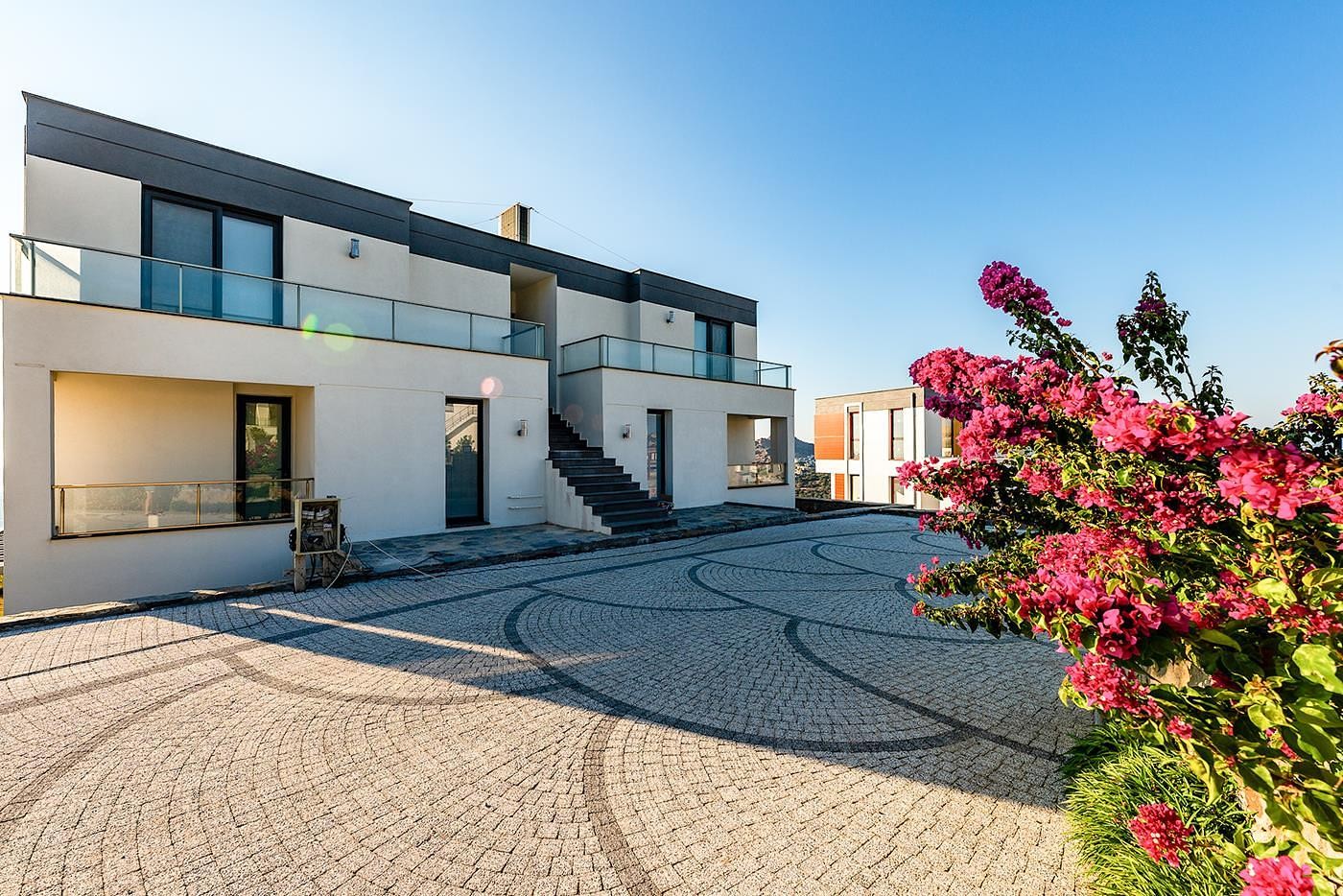 detail.propertyImage